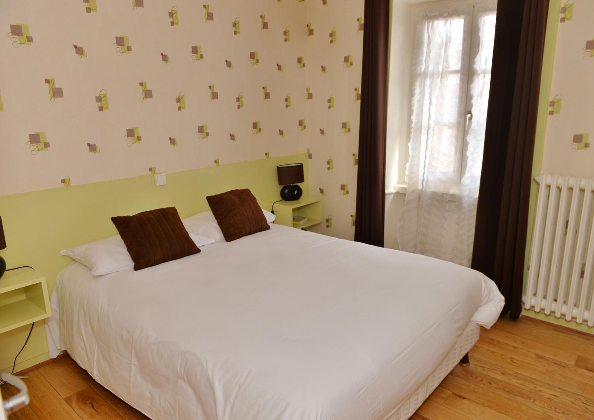 Logis Hotel De La Poste Mornant Εξωτερικό φωτογραφία